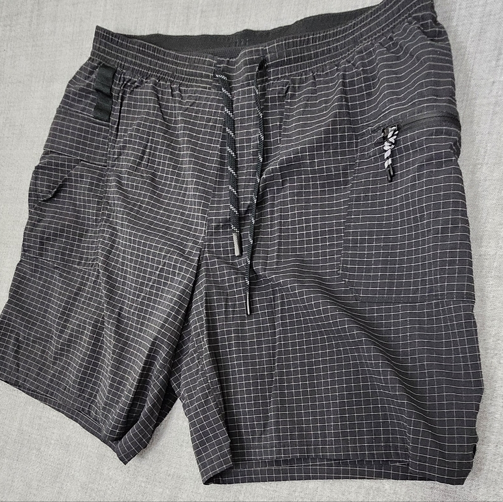 Lululemon Black Athletic Lightweight Drawstring Shorts With Pockets. Large - Picture 2 of 8